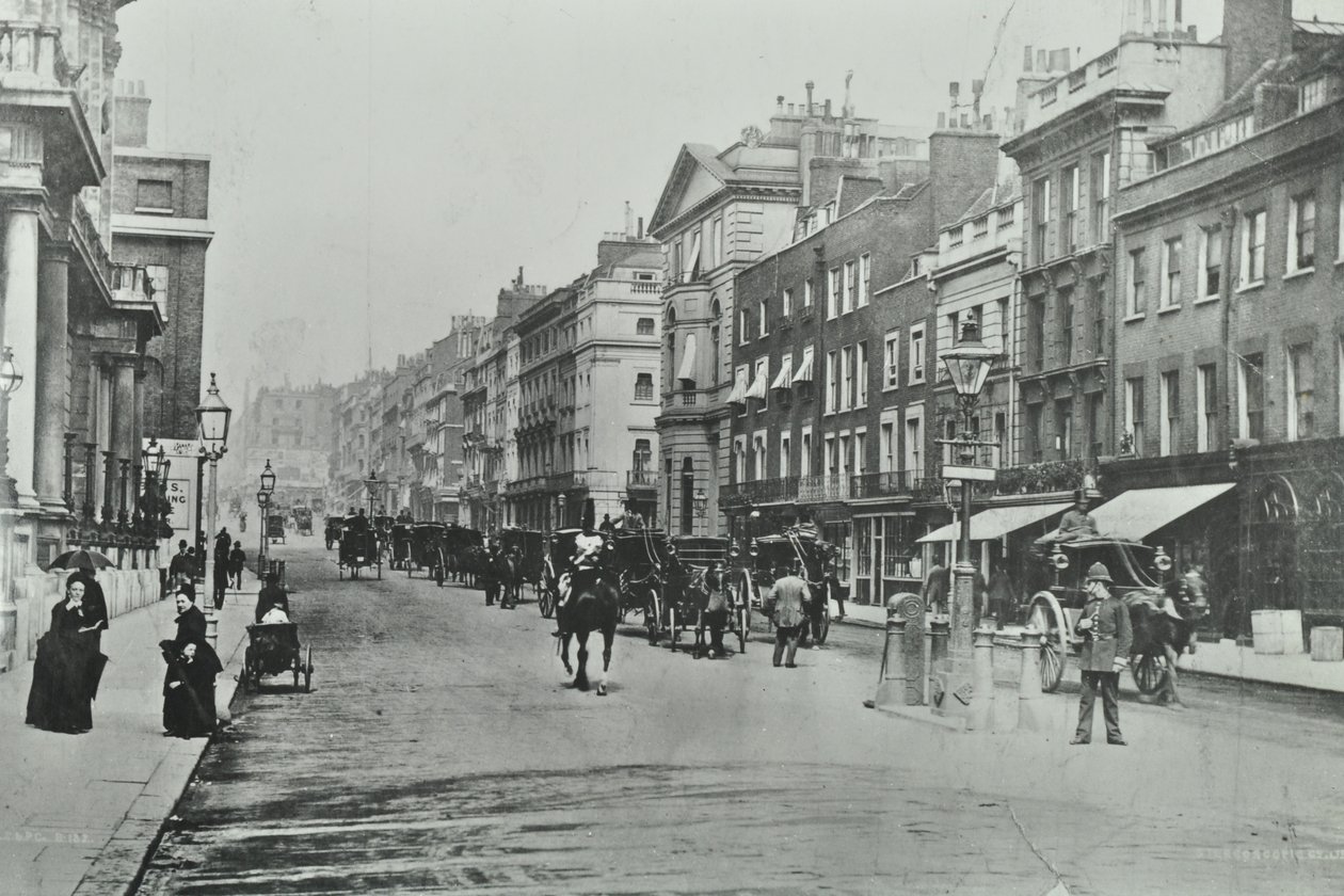 Saint Jamess Street: vista nord da Pall Mall, 1895 da English Photographer