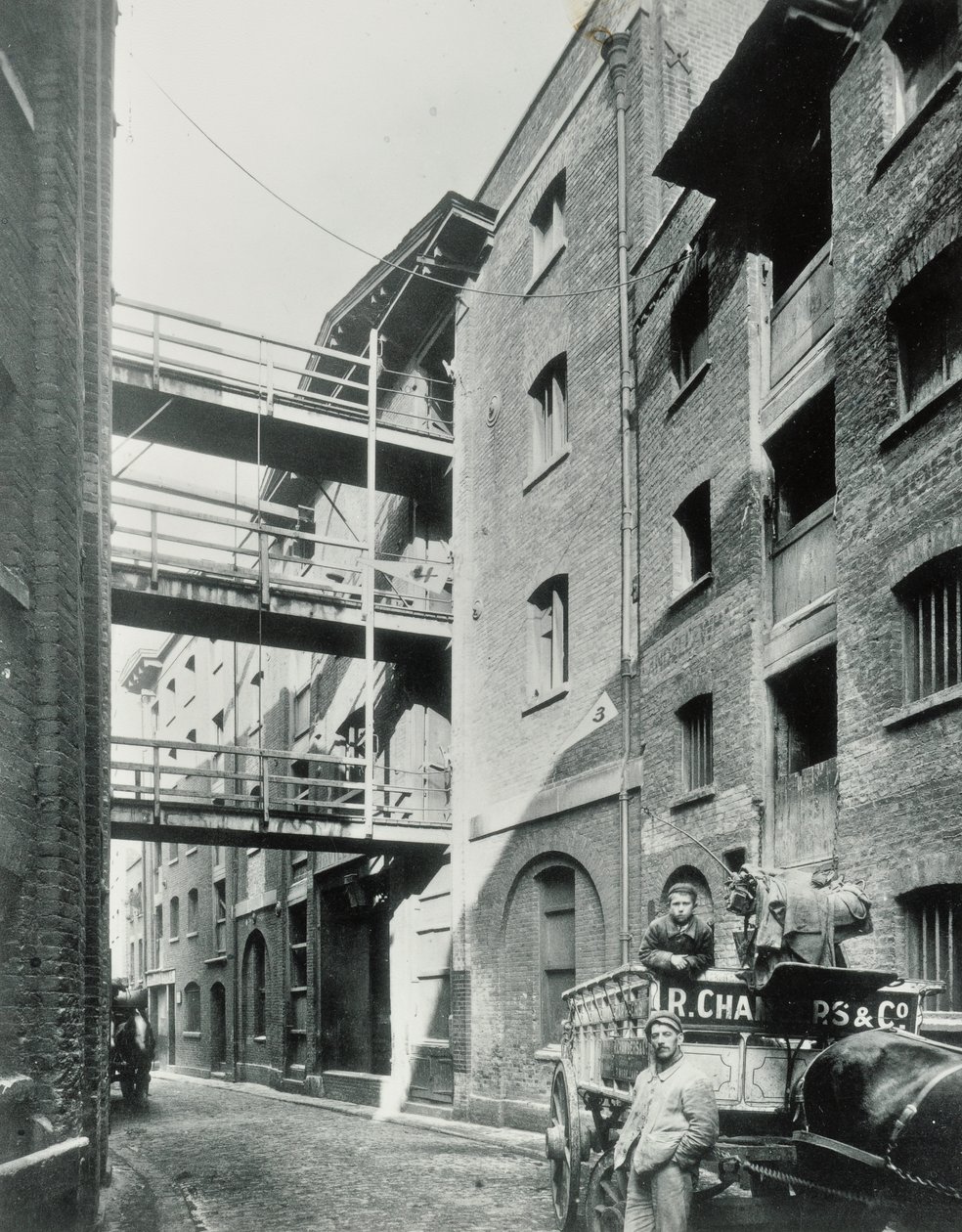Shad Thames, Londra, 1890 da English Photographer