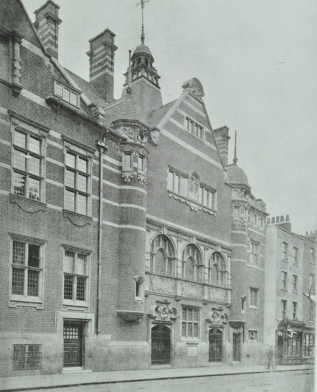Shoreditch Public Baths: esterno, 1898 da English Photographer