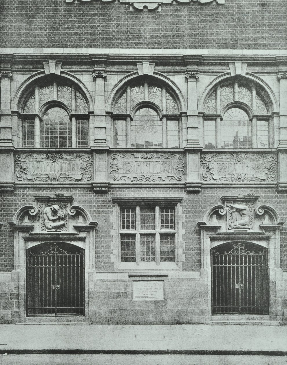 Shoreditch Public Baths: esterno, 1898 da English Photographer