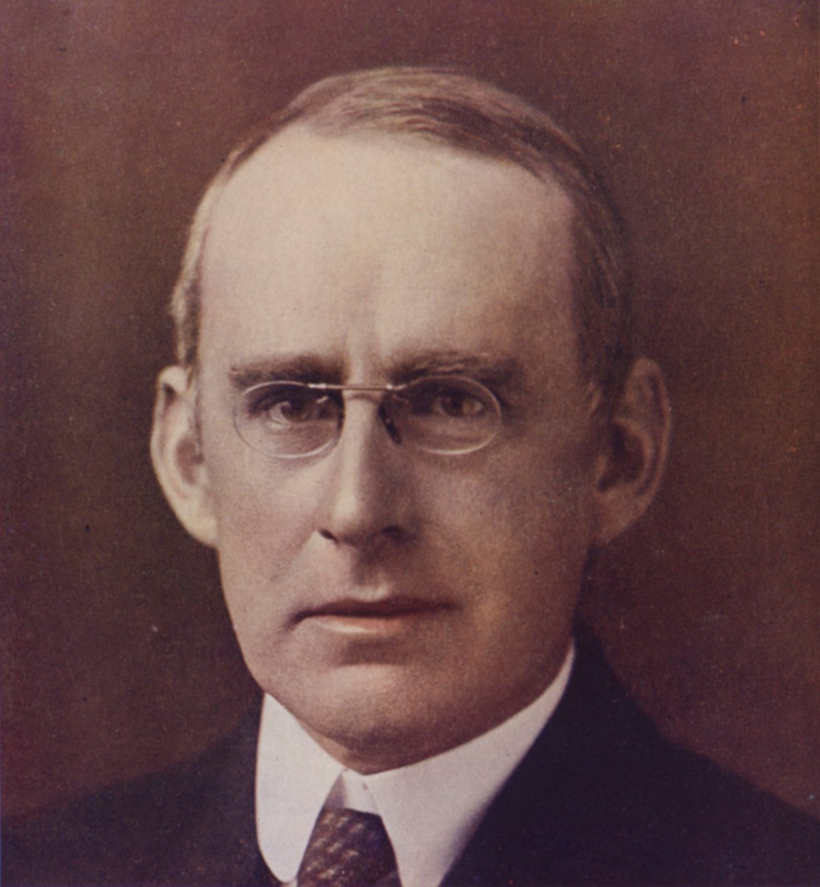 Sir Arthur Eddington, astronomo, fisico e matematico britannico (foto a colori) da English Photographer