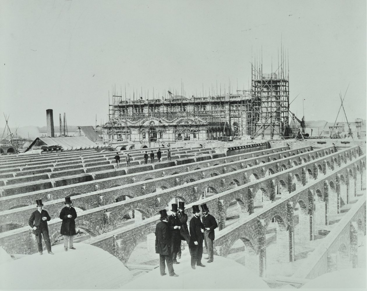 Southern Outfall Sewer, Crossness: operazioni di costruzione, 1865 da English Photographer