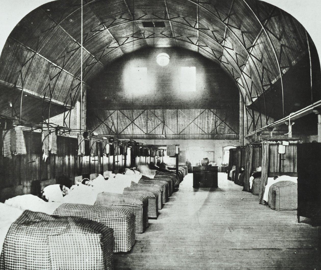 St Thomas Hospital: reparto temporaneo nel Surrey Gardens Music Hall, 1868 da English Photographer