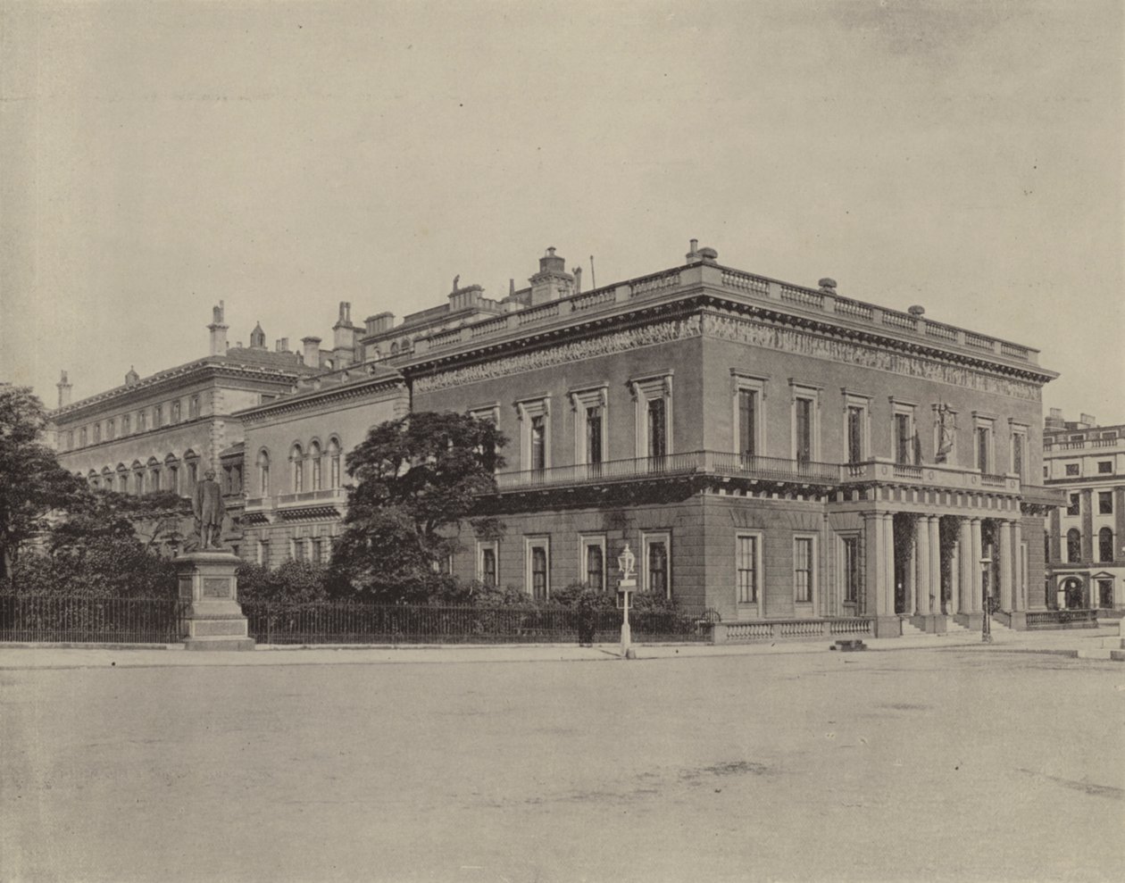 Il Club Athenaeum (foto b/n) da English Photographer