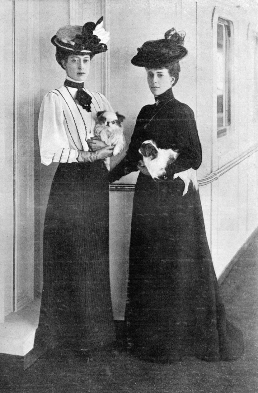 Gli ultimi ritratti di Sua Maestà e della Principessa Vittoria del Galles, copertina di The Graphic, 27 ottobre 1906 da English Photographer