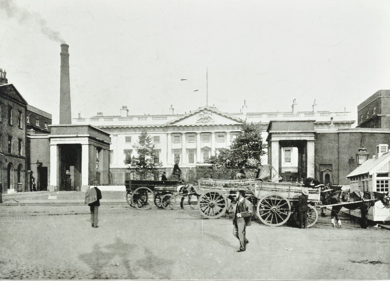 La Zecca Reale, Londra, 1895 da English Photographer