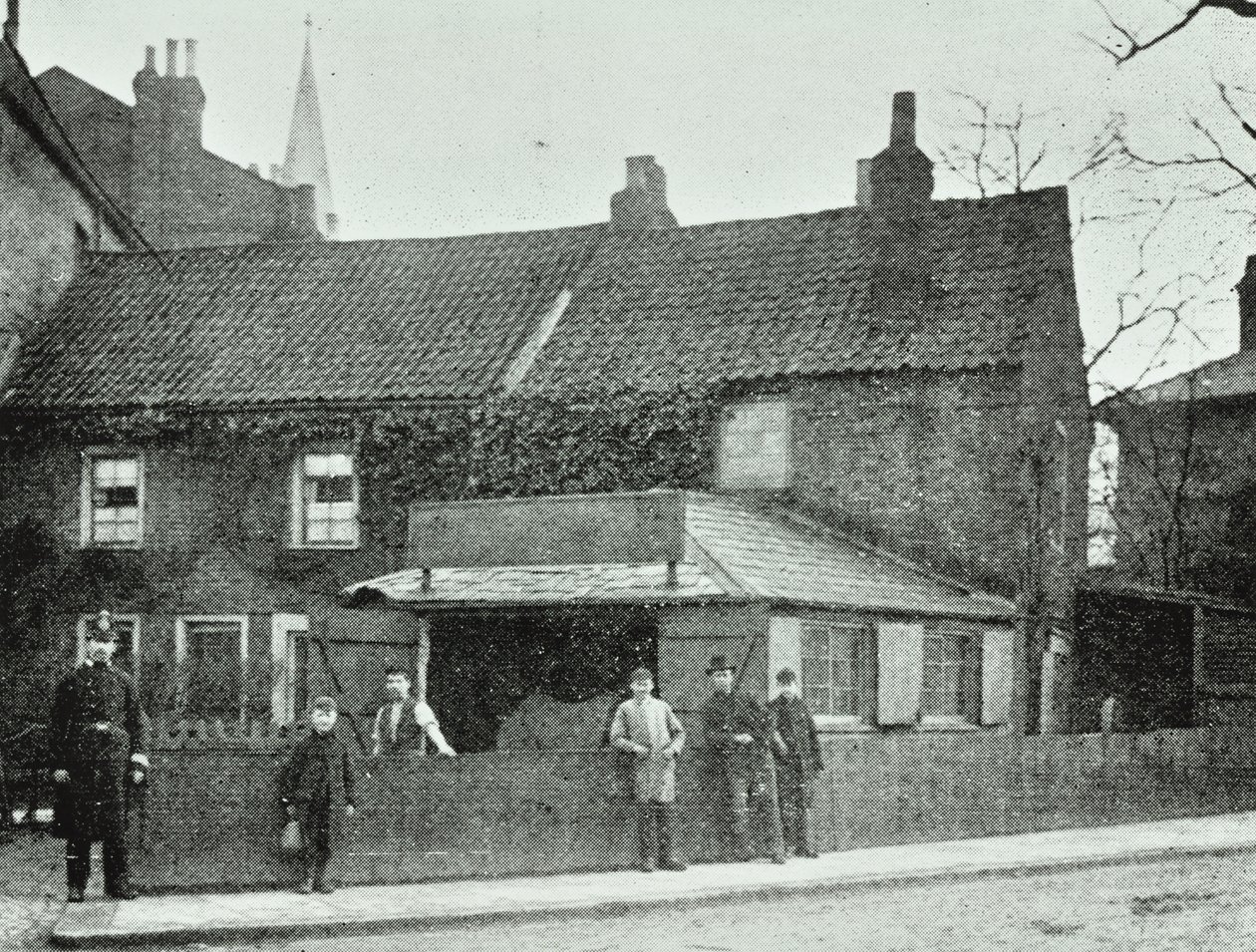 La Fucina, Broadway, Crouch End, 1890 da English Photographer