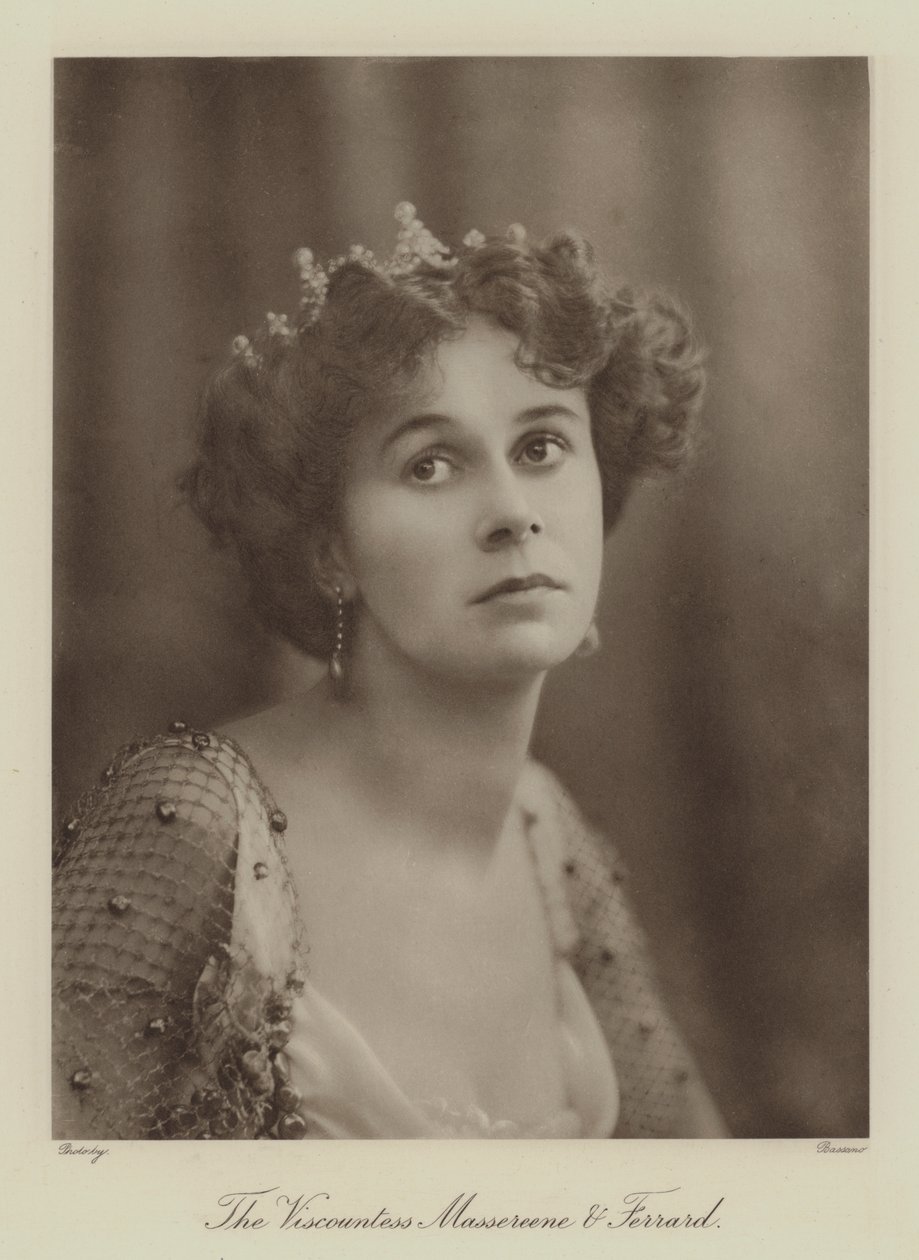 La viscontessa Massereene e Ferrard (foto b/n) da English Photographer