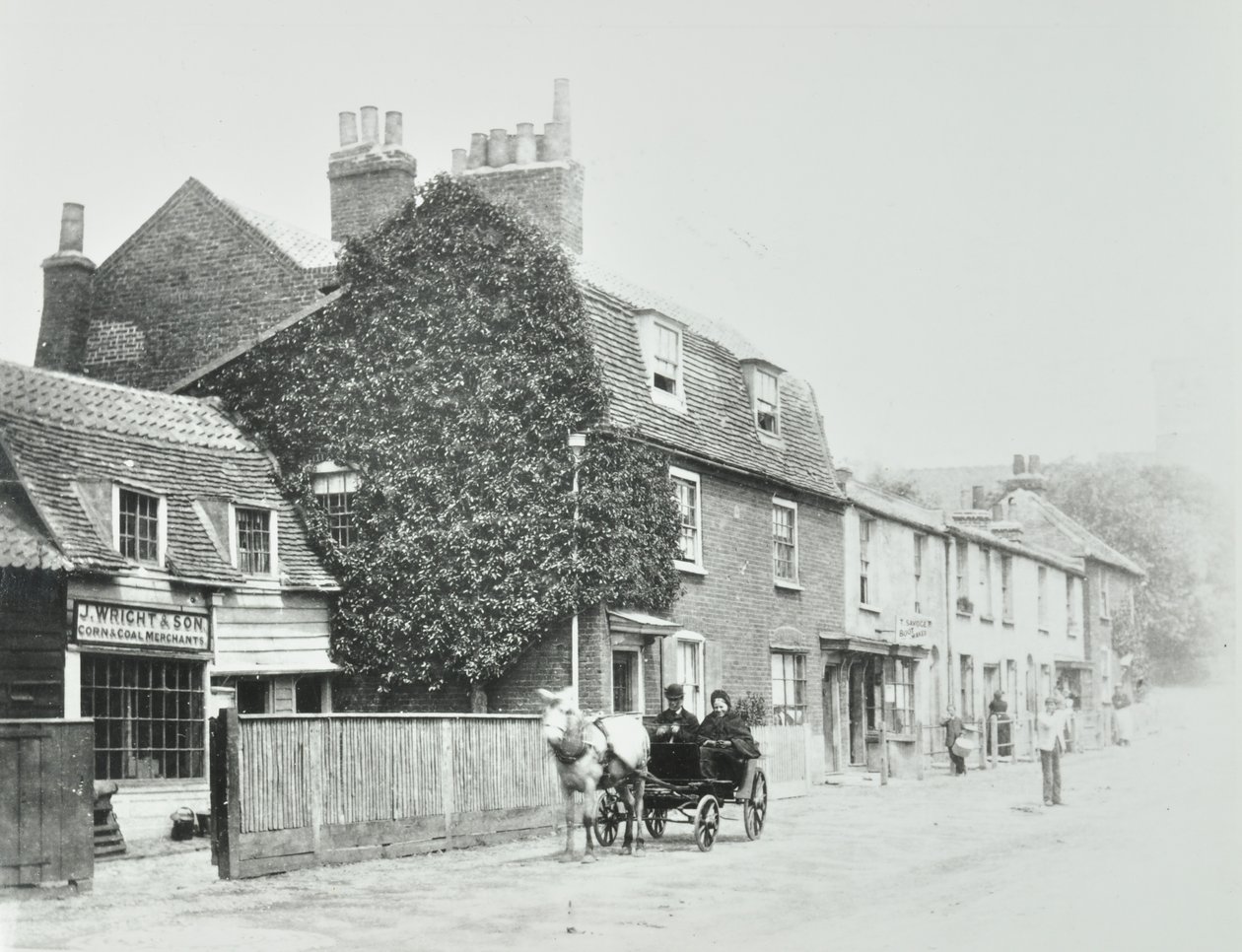 Tottenham Lane, Hornsey: facciate anteriori, c.1890 da English Photographer