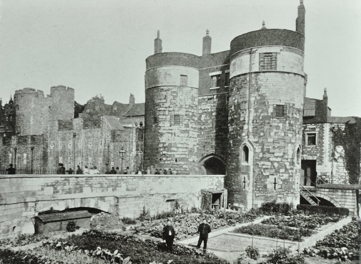 Torre di Londra, Tower Hill: le torri di Beauchamp e Byward, 1895 da English Photographer