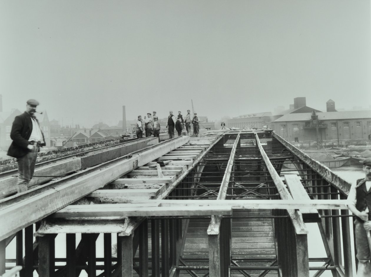 Vauxhall Bridge: demolizione, 1898 da English Photographer