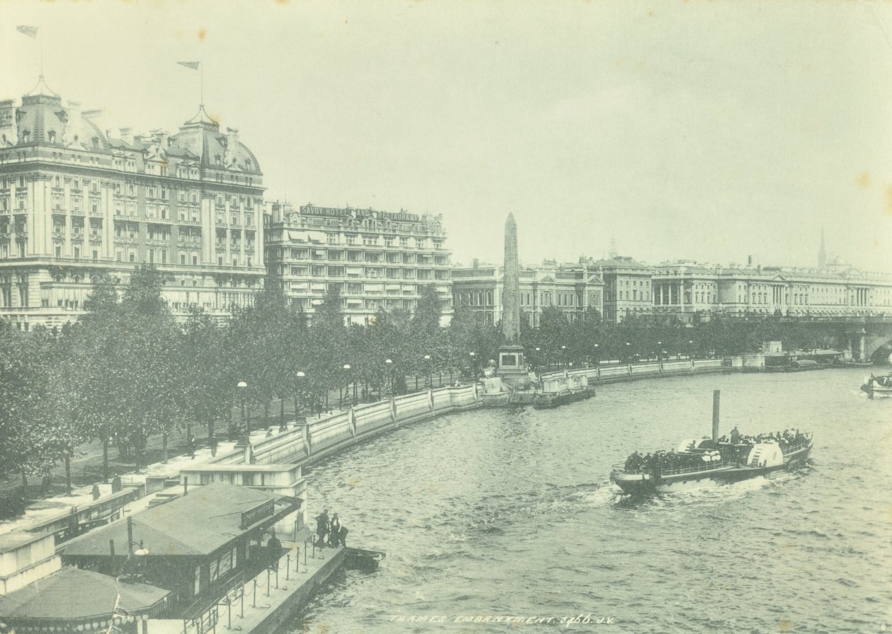 Victoria Embankment: vista nord da Hungerford Bridge, 1895 da English Photographer