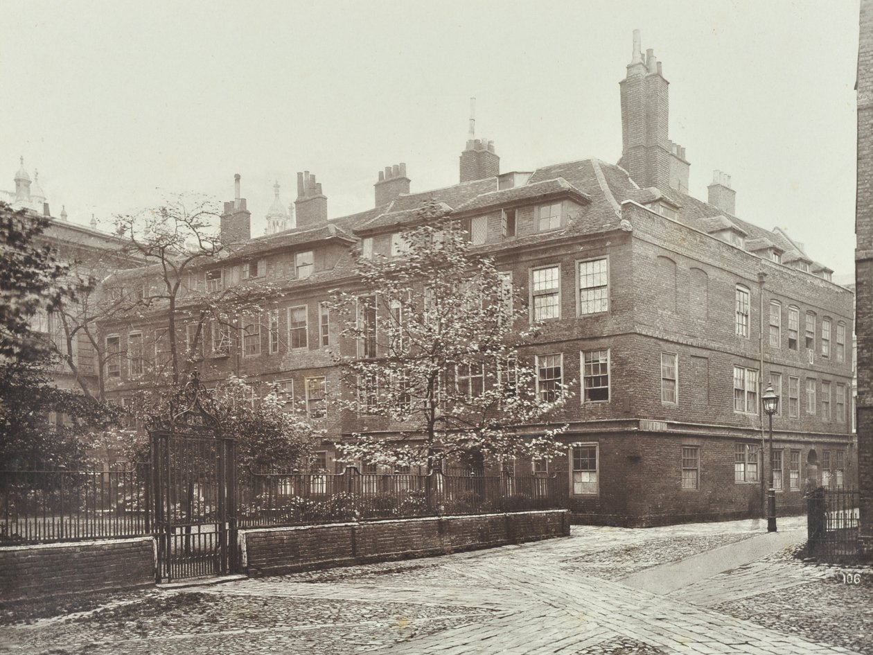 Vista di Clifford Inn, Città di Londra, 1885 da English Photographer