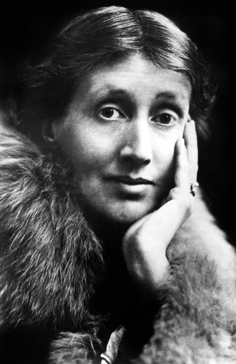 Virginia Woolf (1882-1941) scrittrice inglese, 1930 circa (foto b/n) da English Photographer
