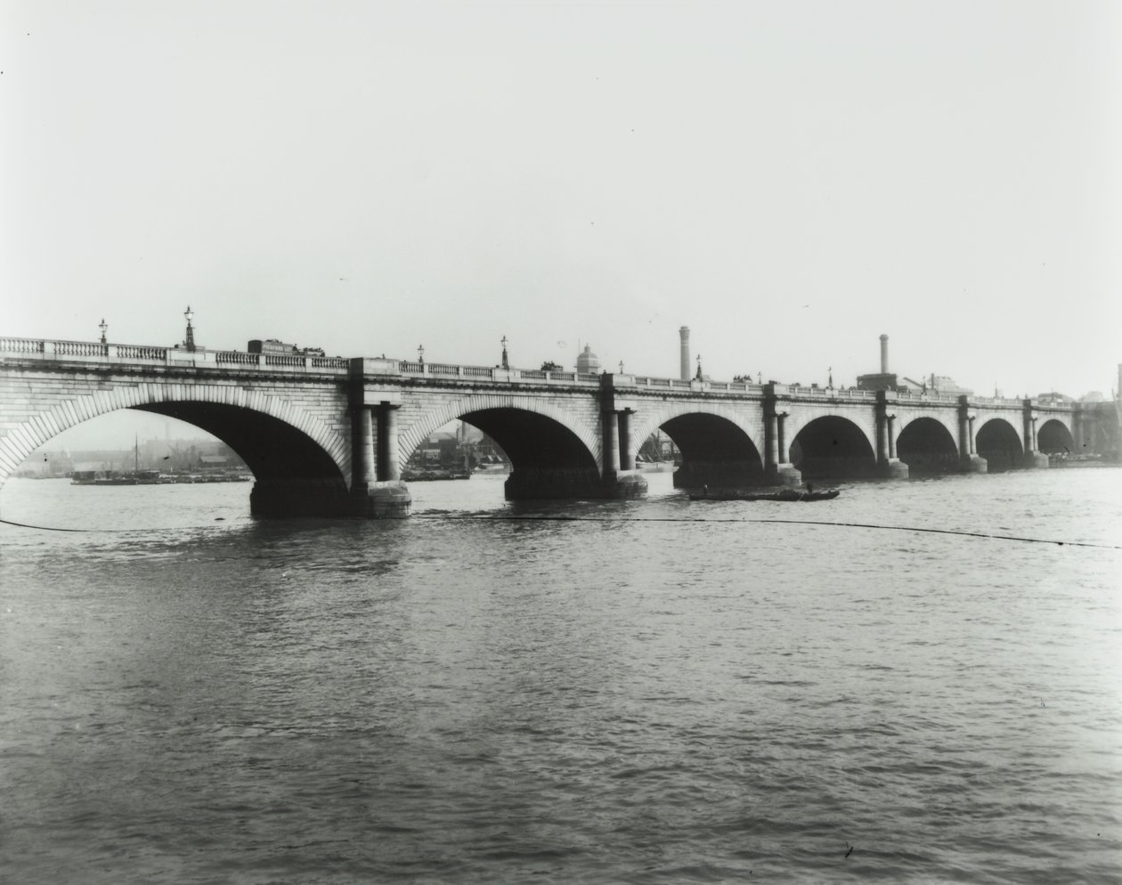 Waterloo Bridge: vista dalla riva nord, 1895 da English Photographer