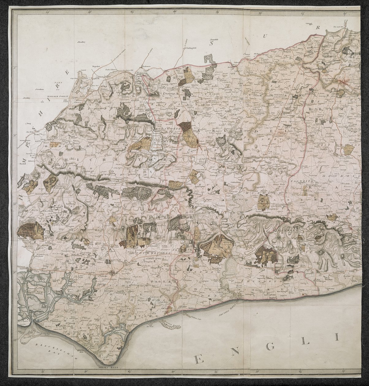 Mappa topografica della contea di Sussex, divisa in Rapes, Deanries e Hundreds. Pianificata da un