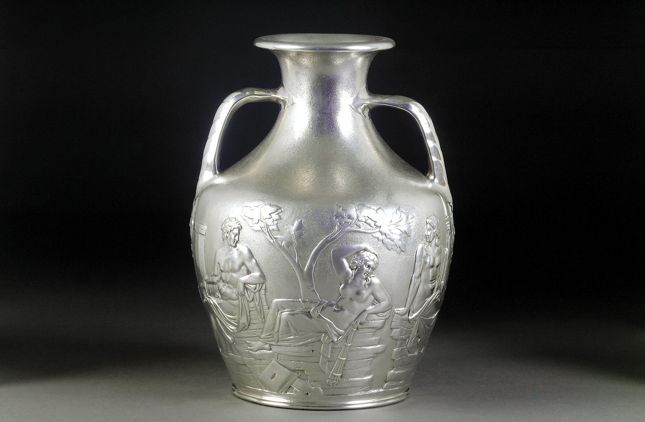 Replica vittoriana in argento del Vaso Portland, 1844 da English School