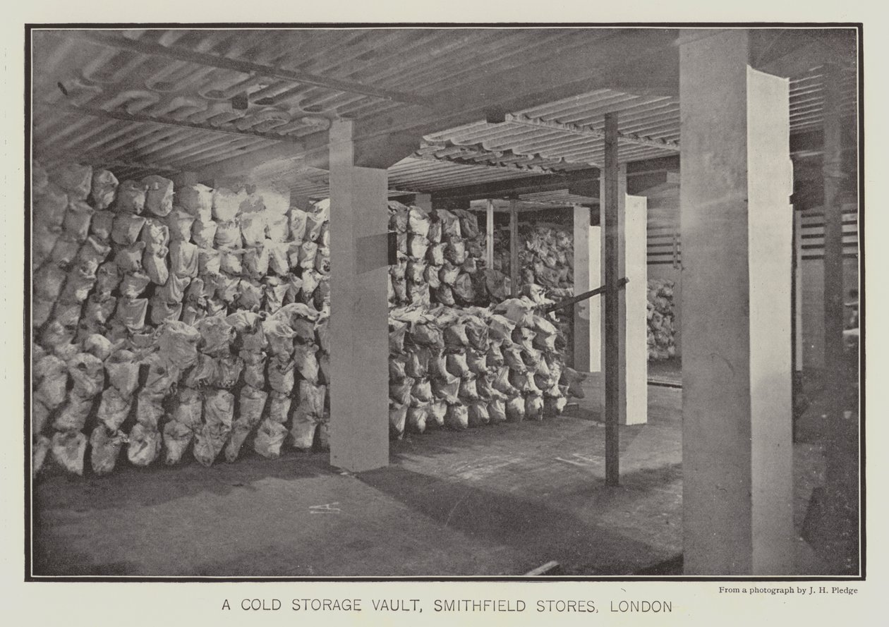 Una cella frigorifera, Smithfield Stores, Londra (foto b/n) da English School