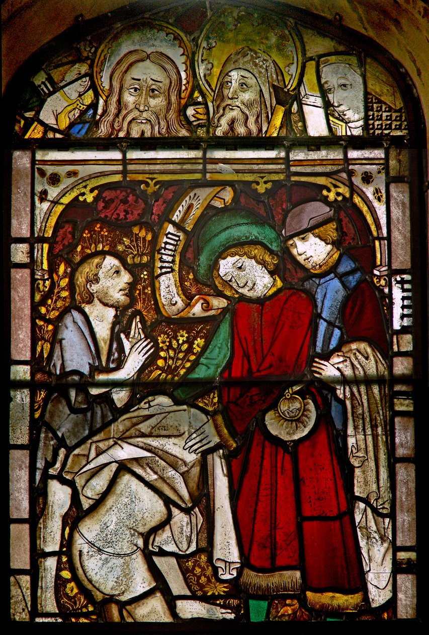 Un pannello nella finestra est che raffigura le Opere di Misericordia: vestire i nudi; anche alcune teste finemente riposizionate da English School