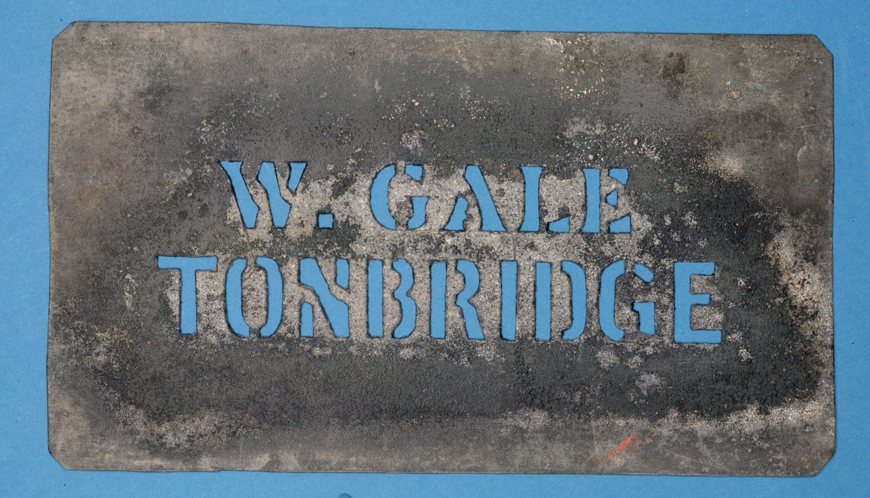 Stencil in rame di W. Gale, Tonbridge da English School