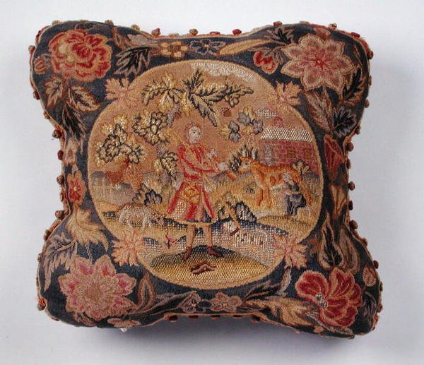 Cuscino ricamato in petit point, raffigurante un pastore in un paesaggio da English School