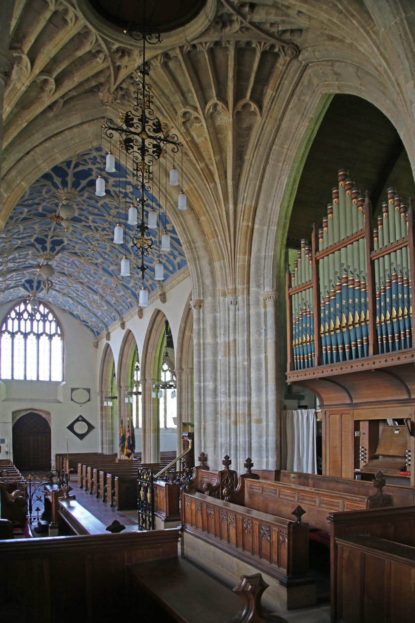 Vista interna della chiesa di Axbridge da English School