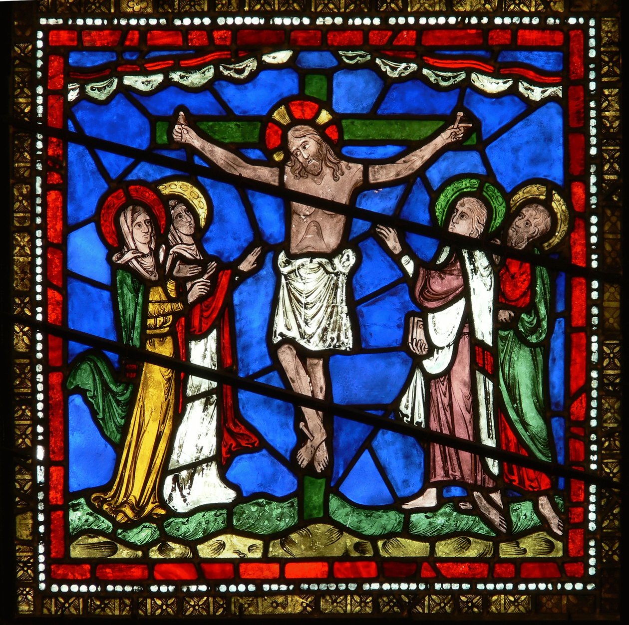 Dettaglio della vetrata est della Cappella della Trinità raffigurante la Crocifissione da English School