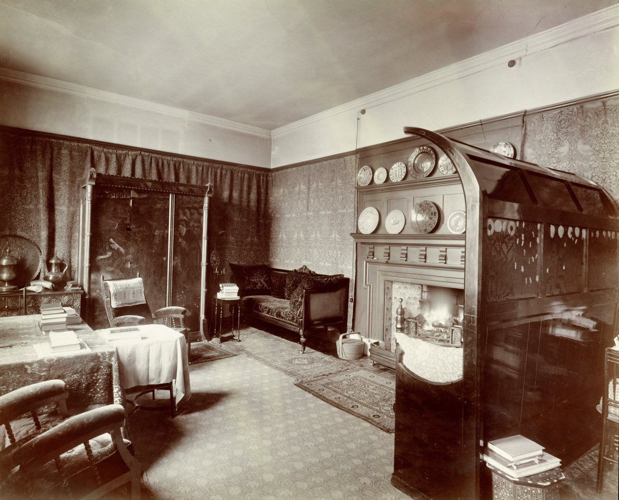 Salotto, Kelmscott House, Londra, 1896 da English School
