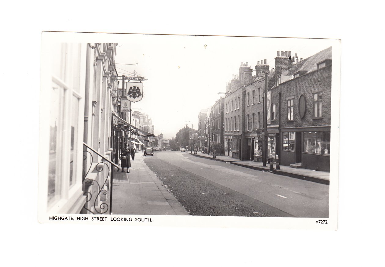 Cartolina edoardiana di Highgate High Street verso sud, 1910 circa (monocromatica) da English School