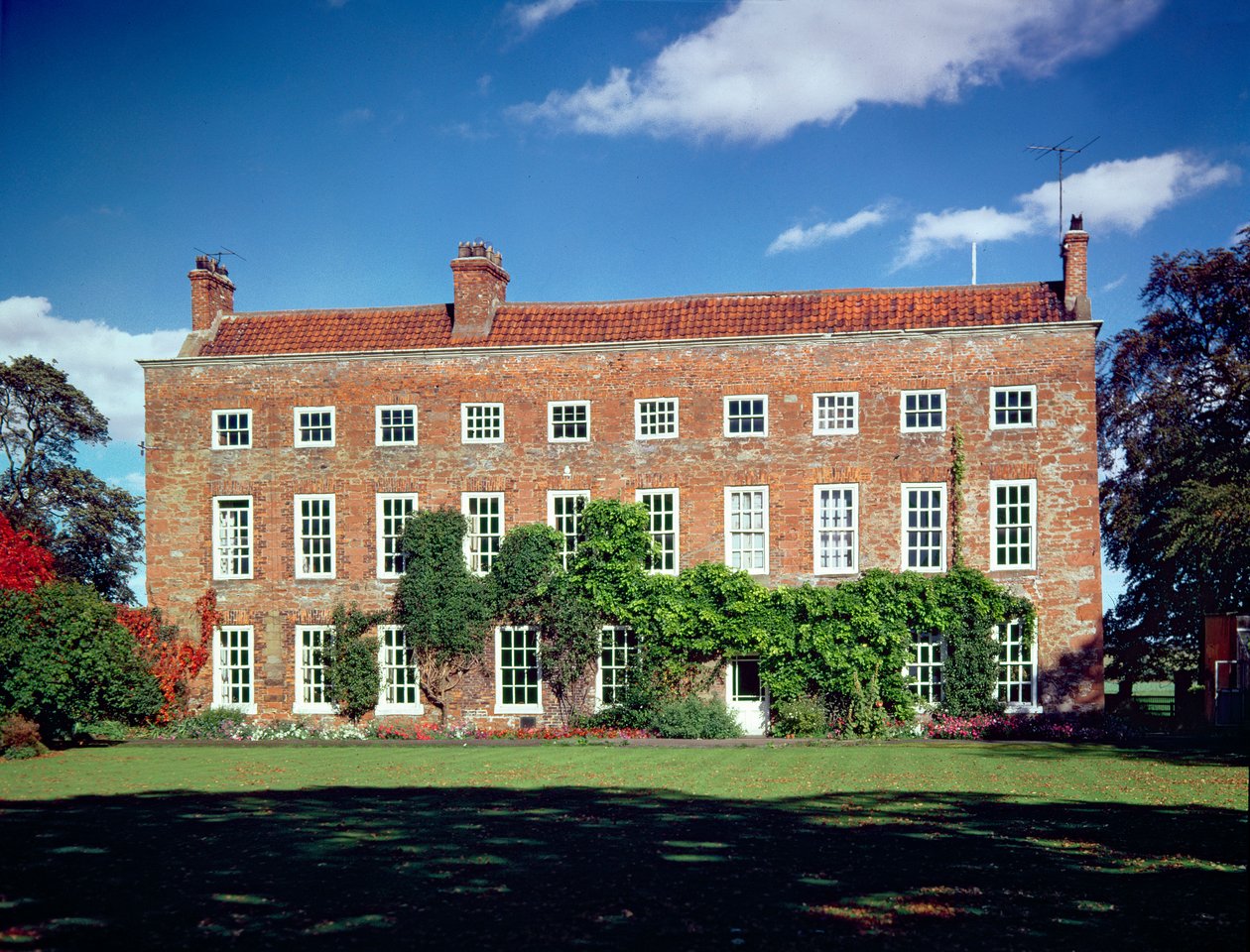 Veduta esterna di Low Middleton Hall, Middleton St. George, Durham da English School