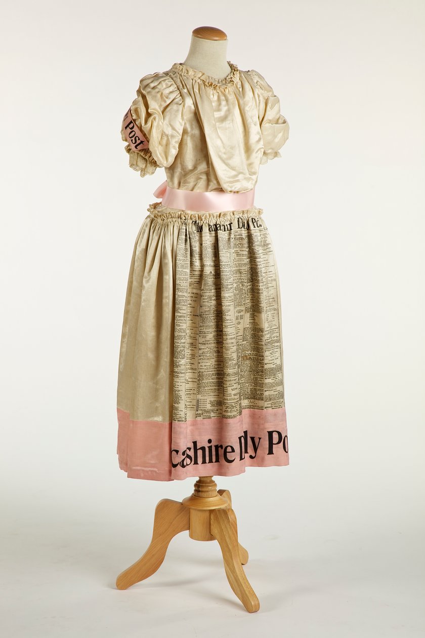 Vestito da bambina, 1897 da English School