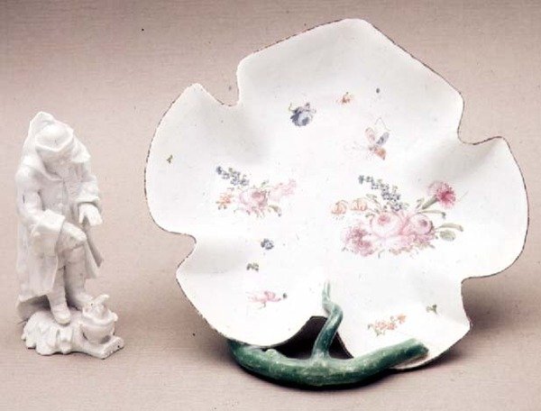 Piatto a foglia di Longton Hall, Trembly Rose, 1755, e figura dell