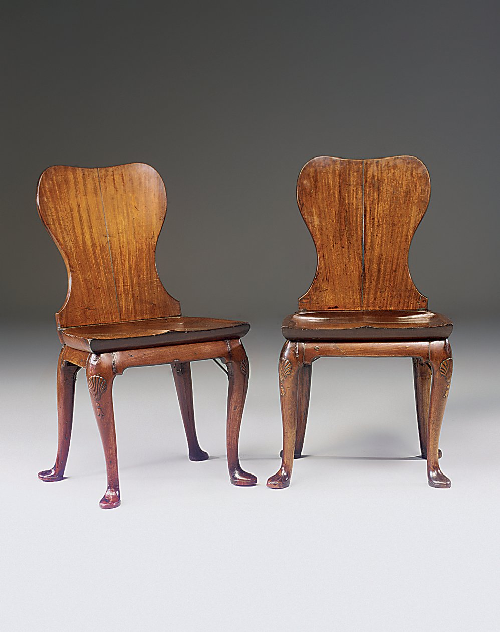 Coppia di sedie da sala di Giorgio II, c.1730 da English School