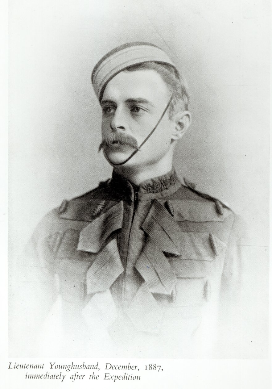Fotografia di Sir Francis Younghusband (1863-1942) nel 1887 da 