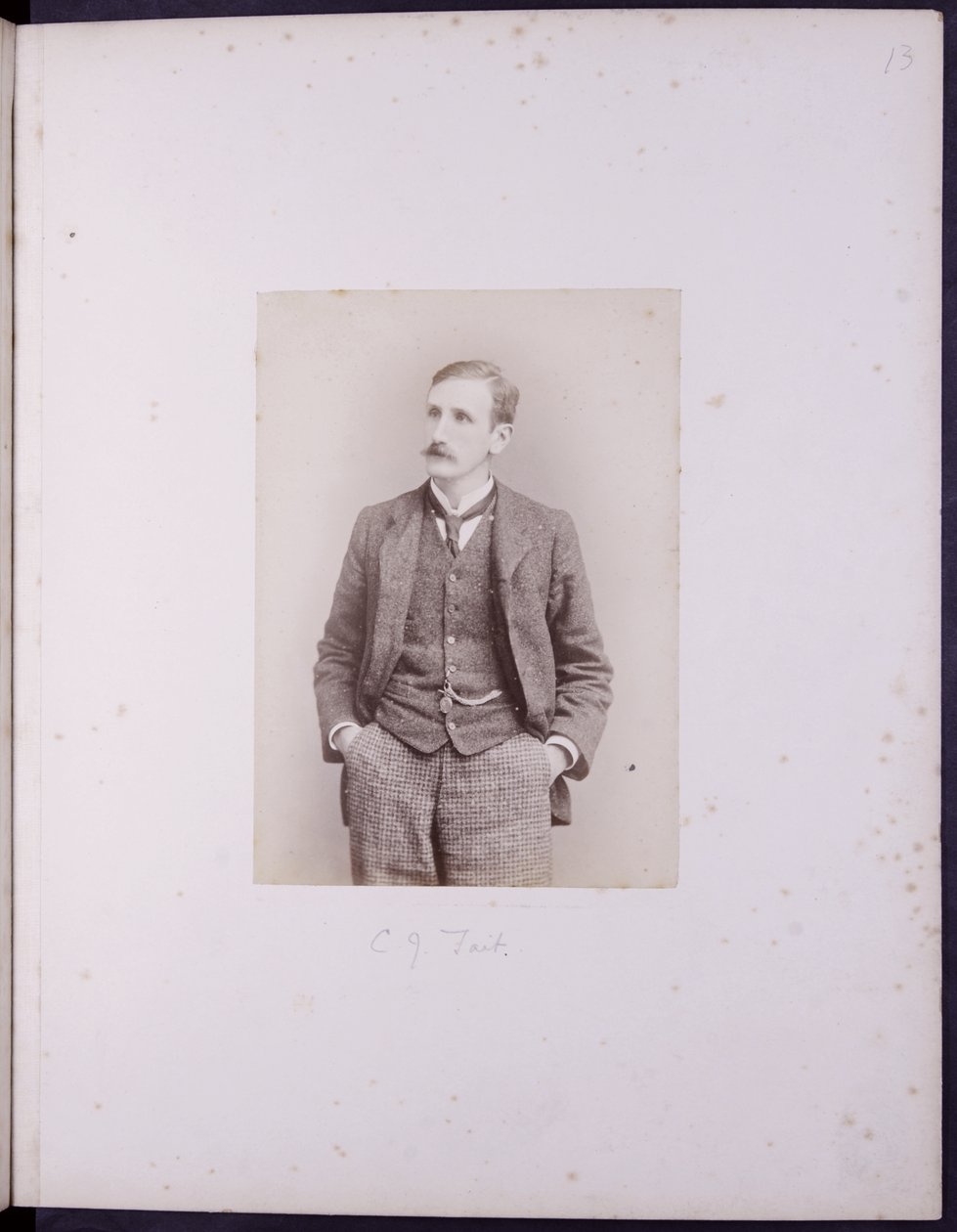 Ritratto di CJ Tait, 1900 circa (foto b/n) da English School
