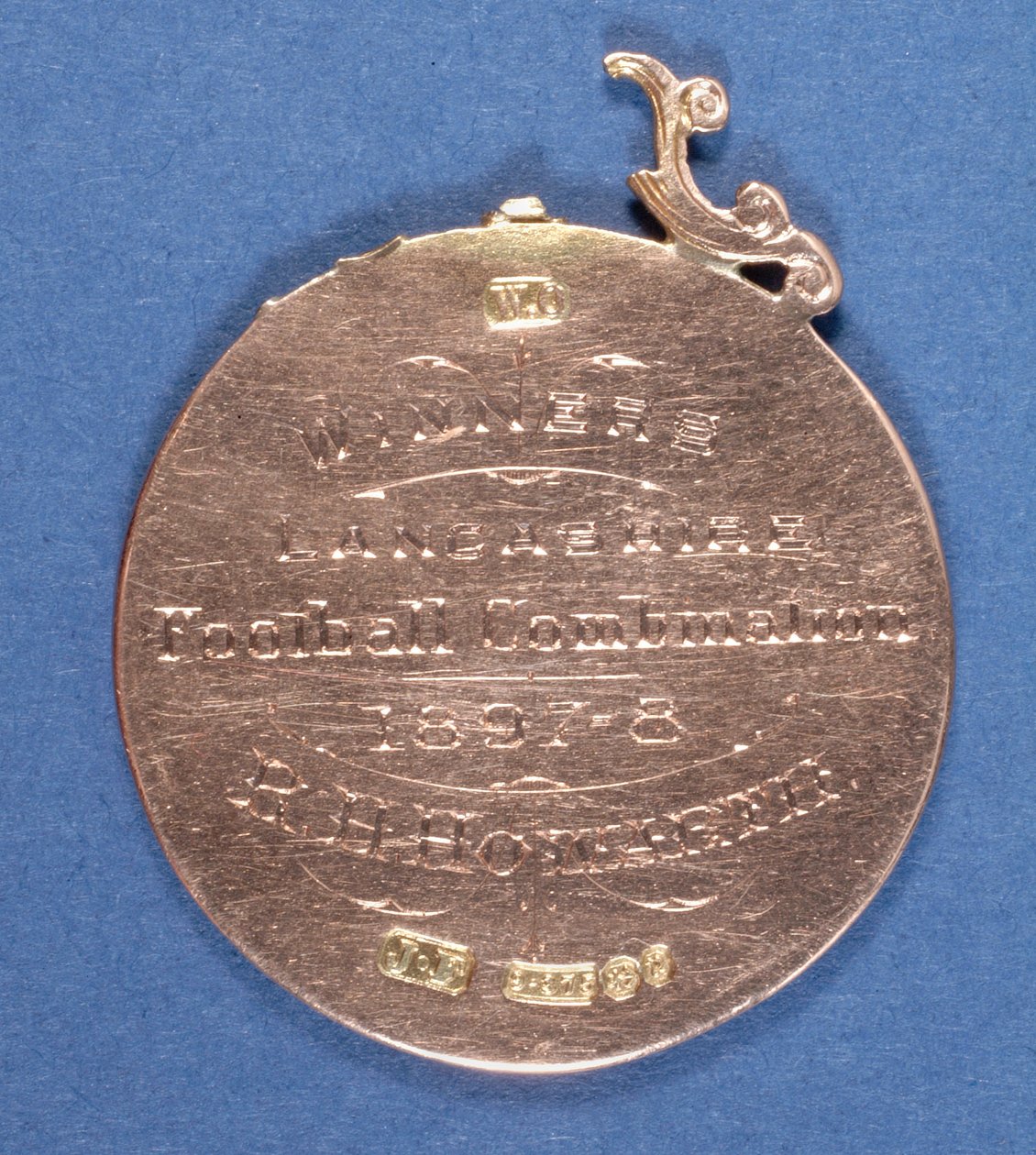 Retro di una medaglia del Preston North End Football Club, 1897-98 da English School