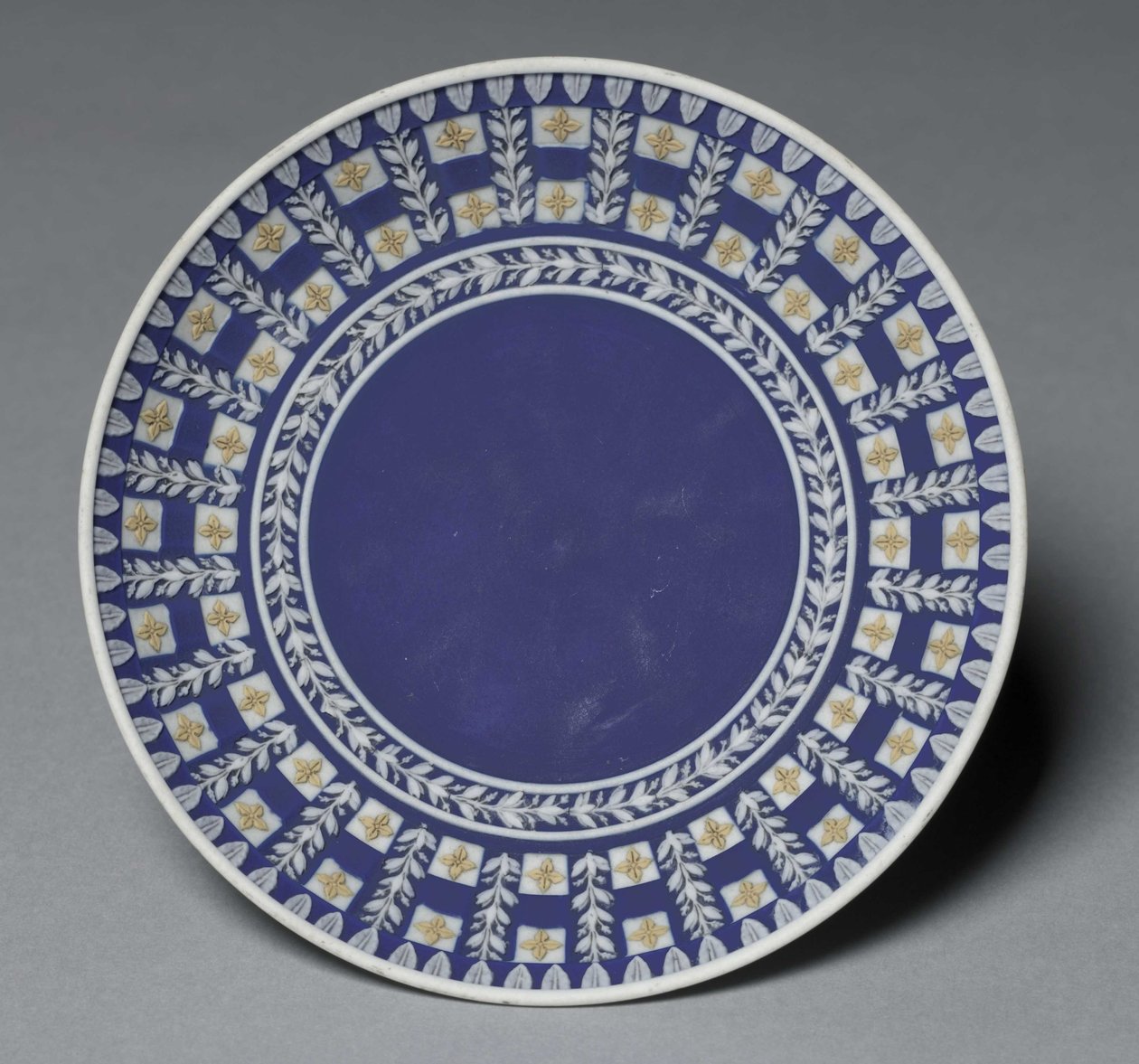 Piattino, fabbricato dalla Fabbrica Wedgwood da English School