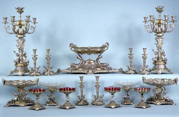 Garniture da tavola, probabilmente progettato da Leonard Morel-Ladeuil, da Elkington e Co, Birmingham da English School