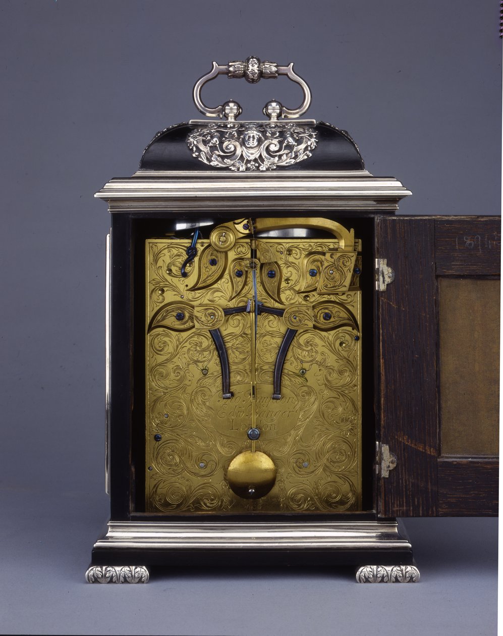 Il Barnard Tompion, Tompion e Banger, Londra, No. 460, orologio a staffa a suoneria, circa 1708 da English School