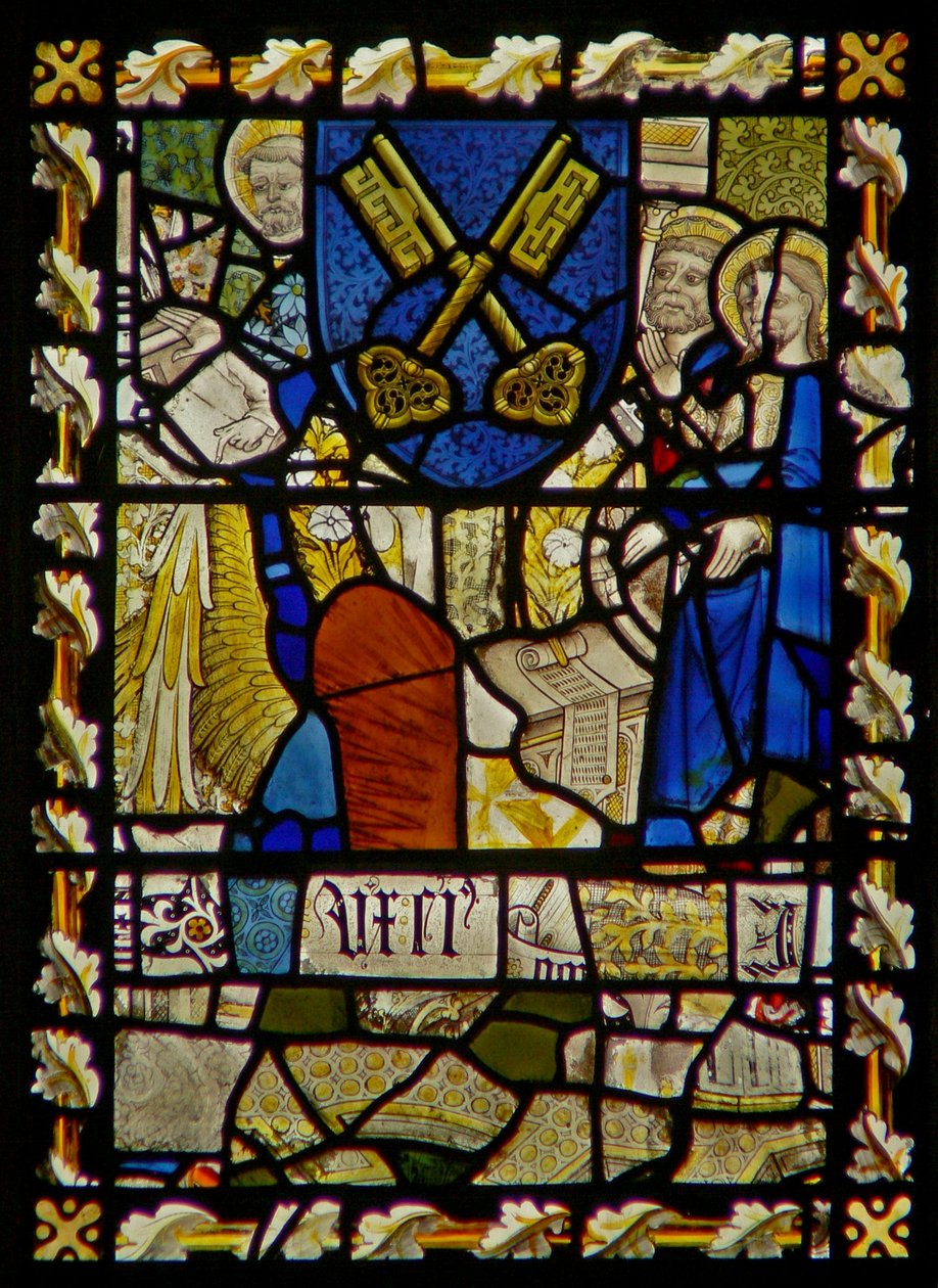 La finestra est che raffigura San Giovanni, San Pietro alla Porta, scudo con simbolo di San Pietro da English School
