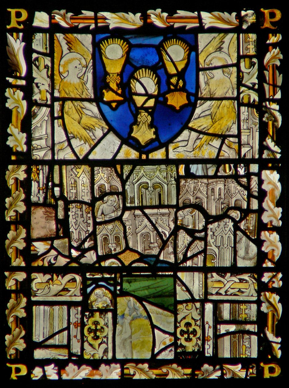 La finestra est che raffigura uno scudo con emblemi del Sacramento; frammenti di baldacchino con figure da English School