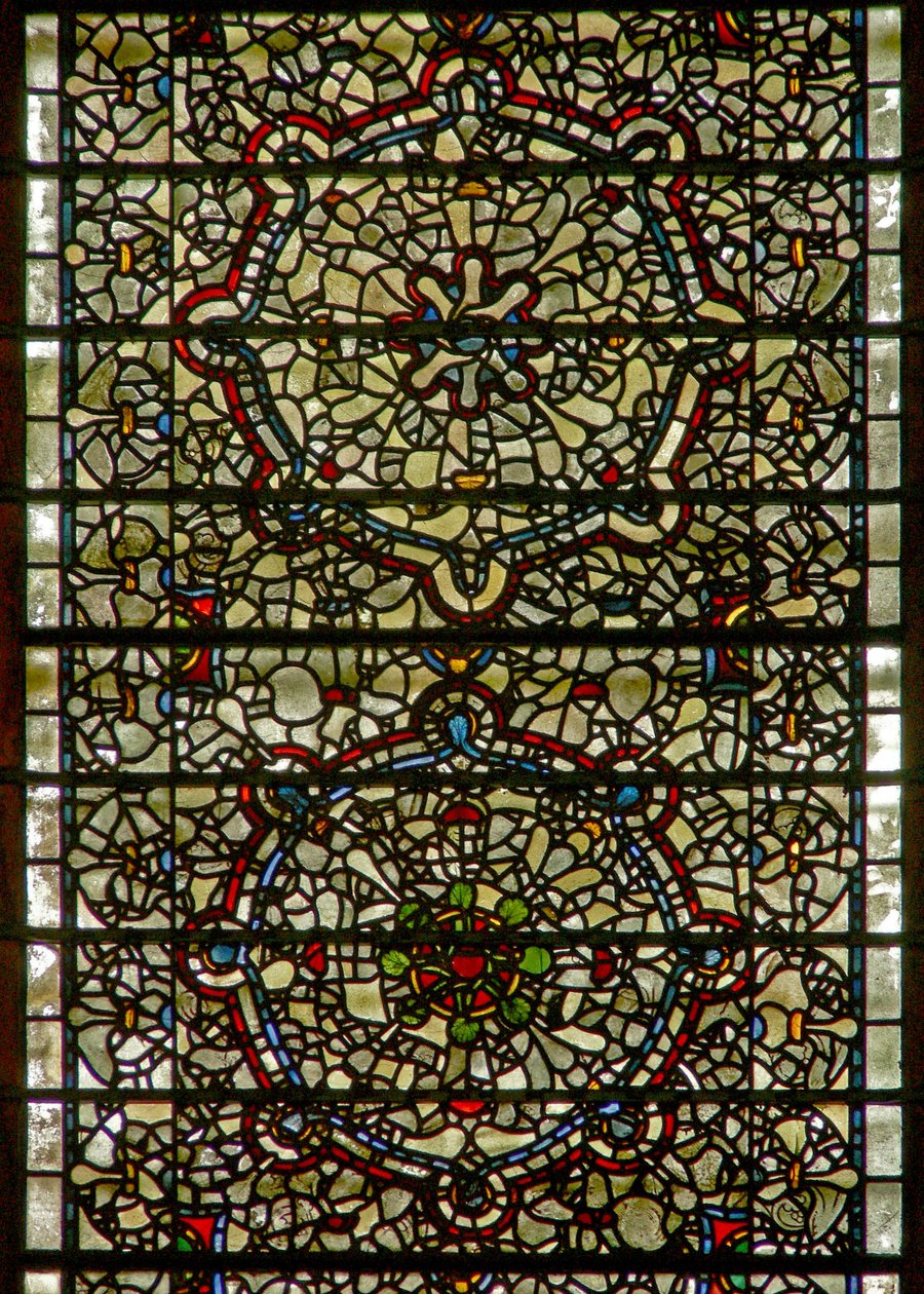 Vetrata delle Cinque Sorelle raffigurante grisaille da English School