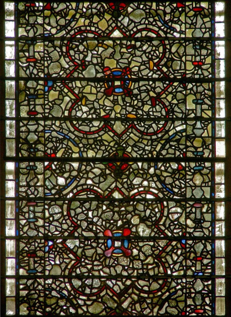 Vetrata delle Cinque Sorelle raffigurante grisaille da English School