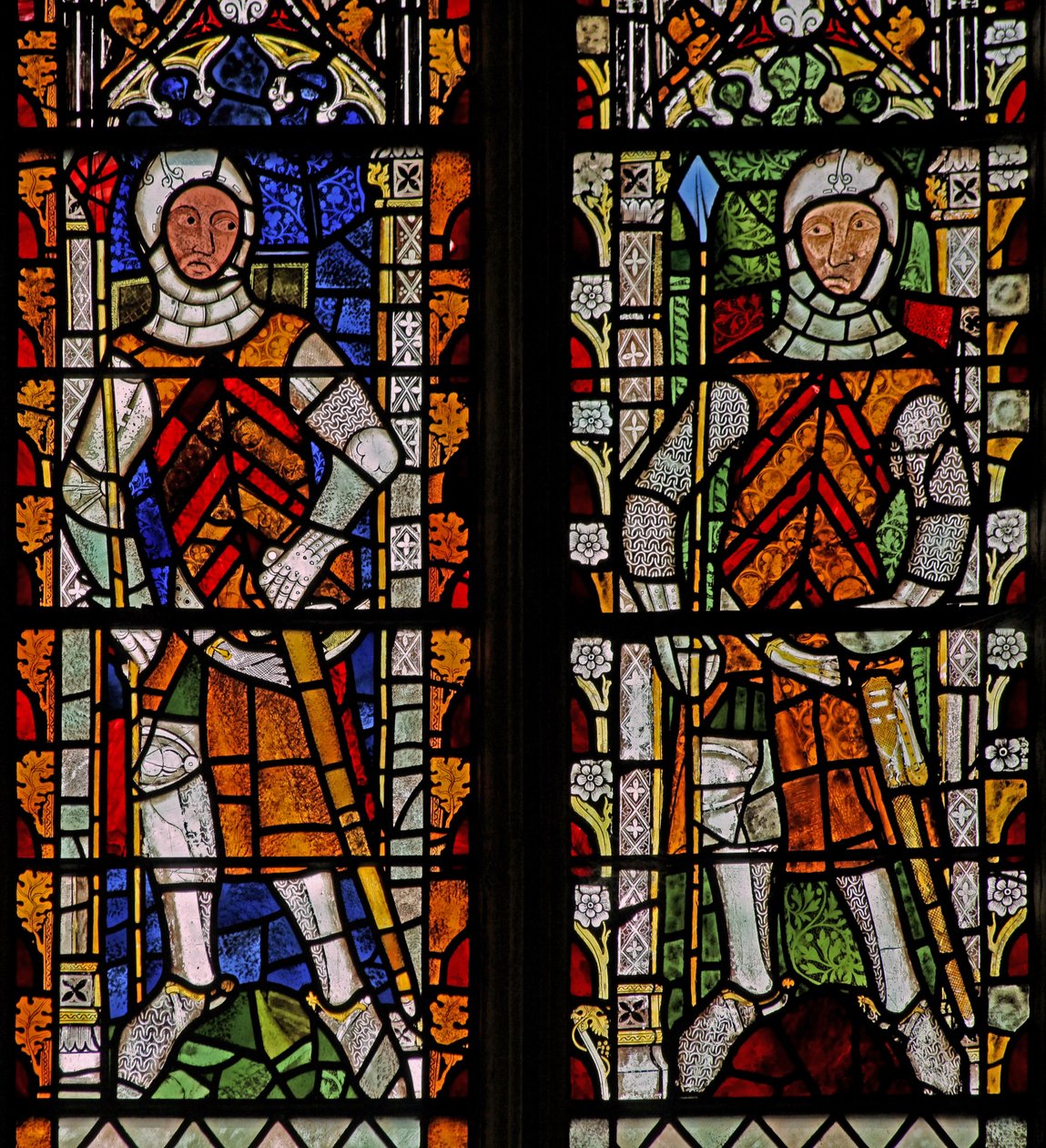Finestra s4 che raffigura William Lord de la Zouche e Gilbert I de Clare da English School