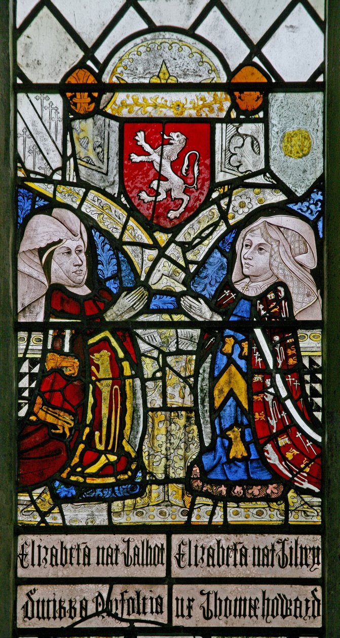 Finestra w1 raffigurante Elizabeth Talbot, Duchessa di Norfolk ed Elizabeth Tilney, Contessa di Surrey con lo stemma della famiglia Mowbray sopra da English School