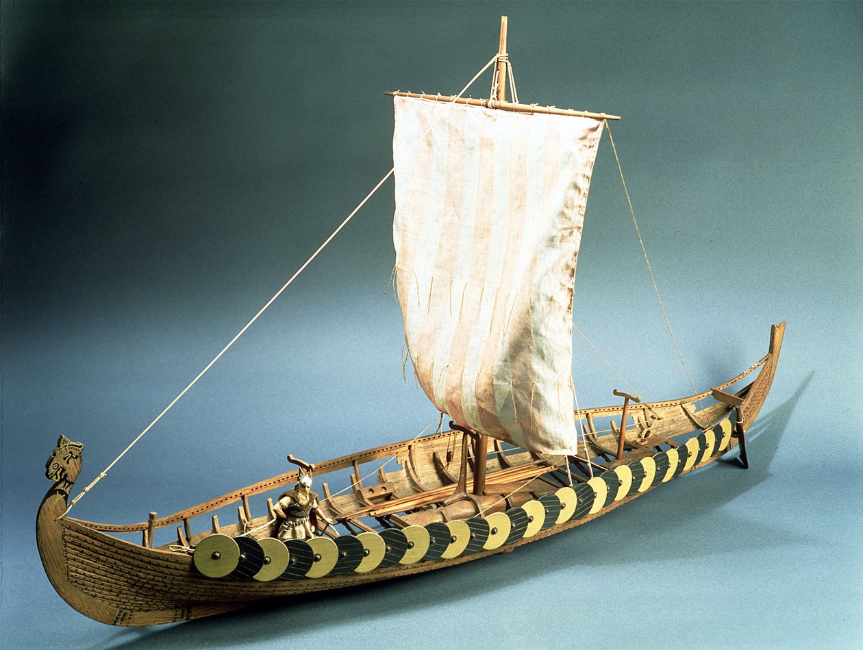 Modello di una nave vichinga trovata a Gokstad, Norvegia nel 1880 da English School English School