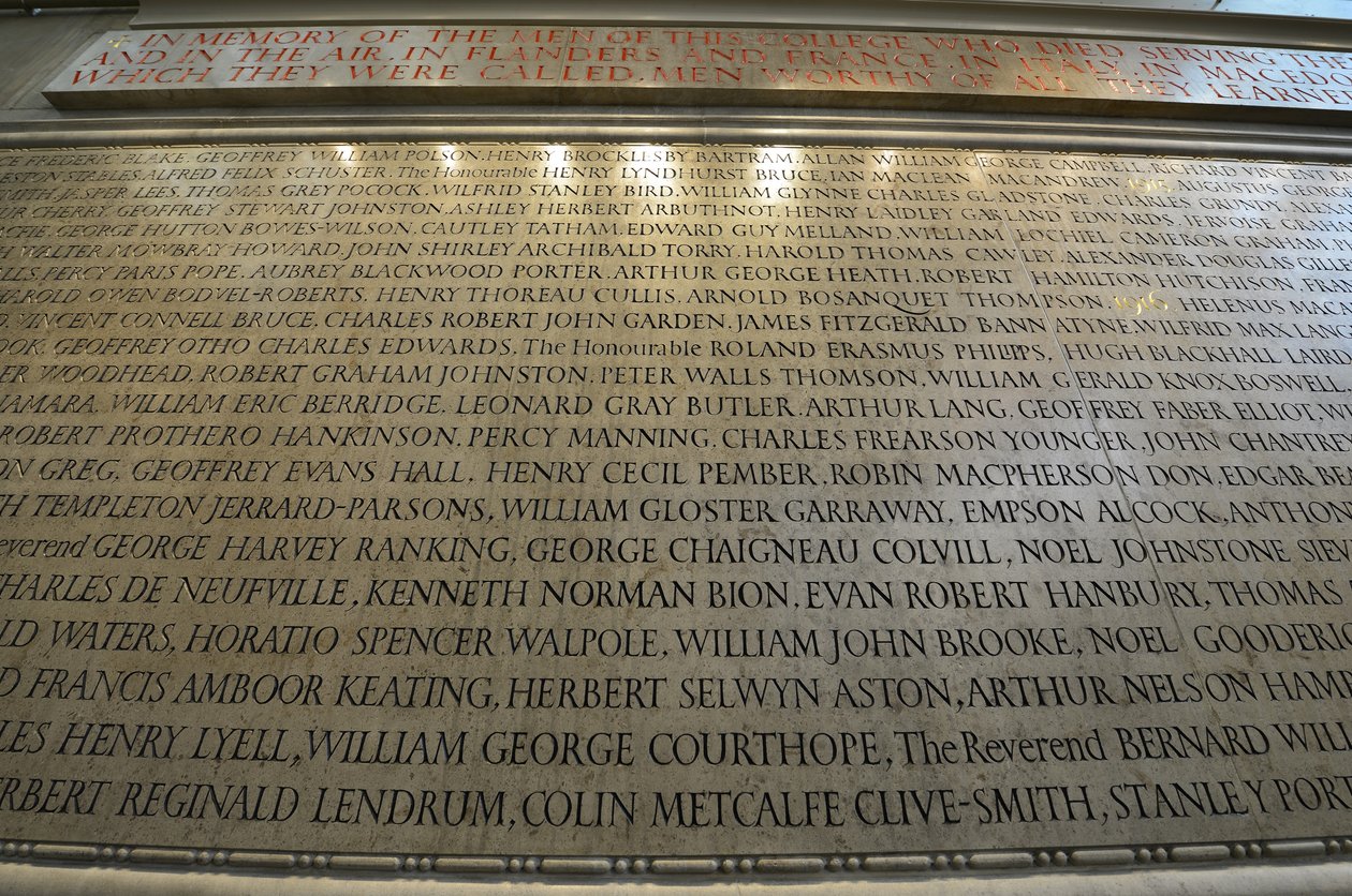 Memoriale ai membri del New College, Oxford, che persero la vita durante la Prima Guerra Mondiale da Eric (workshop of) Gill