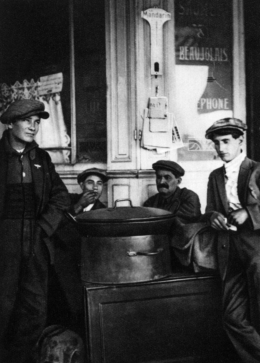 Venditori ambulanti di castagne arrostite, Parigi, 1931 da Ernest Flammarion