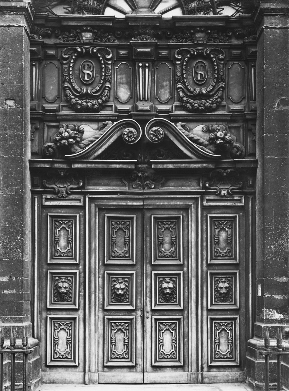 Vista della facciata della Chiesa di Saint-Paul-Saint-Louis, Parigi, il portale principale, 1627-41 da Etienne and Derand, F. Martellange