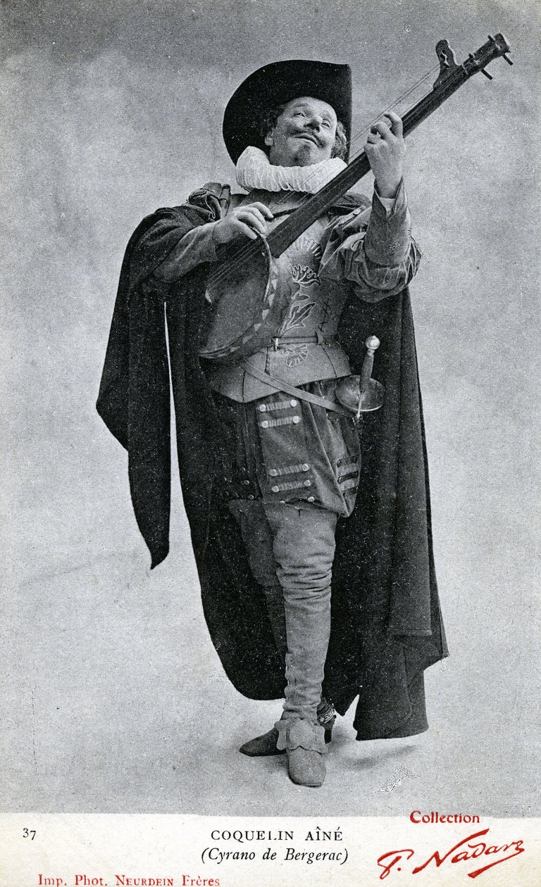 Constant Poppy alias Coquelin aîné fotografato nel costume di Cyrano de Bergerac (foto) da Etienne Neurdein